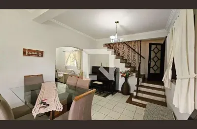 Casa com 4 quartos para alugar na Rua Luiza Porcari Corassa, Medeiros, Jundiaí