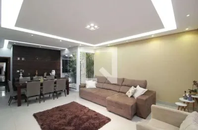 Casa com 3 quartos para alugar na Rua Renato de Oliveira Grama, Lagoinha, Uberlândia