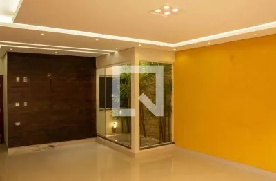 Casa com 3 quartos para alugar na Rua Renato de Oliveira Grama, Lagoinha, Uberlândia