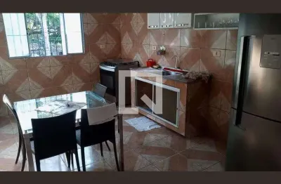 Casa com 2 quartos para alugar na Avenida Antônio Borges, Jacutinga, Mesquita