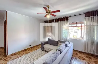 Casa com 3 quartos para alugar na Rua Ortiz de Camargo, Vila Carrão, São Paulo