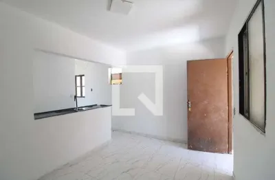 Casa com 2 quartos para alugar na Rua José Cândido, Rio Bonito, São Paulo