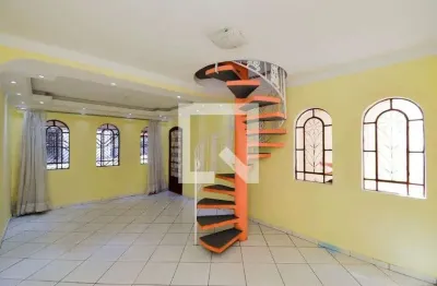 Casa com 3 quartos para alugar na Rua Síria, Macedo, Guarulhos