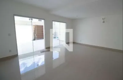 Casa com 4 quartos para alugar na Rua Professor Artur Thire, Irajá, Rio de Janeiro