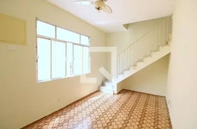 Casa com 2 quartos para alugar na Rua Santos Titara, Méier, Rio de Janeiro