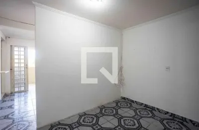 Casa com 1 quarto para alugar na Avenida Henrique de Léo, Serraria, Diadema