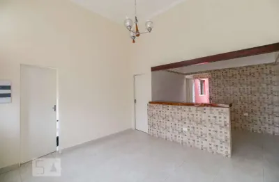 Casa com 3 quartos para alugar na Rua José Alves de Oliveira, Belém, São Paulo