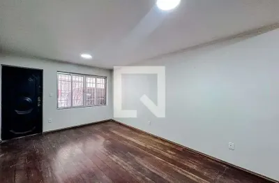 Casa com 2 quartos para alugar na Rua Nicolau Barreto, Belém, São Paulo