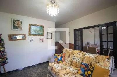 Casa com 3 quartos para alugar na Rua Liborio Viana, Mutuá, São Gonçalo