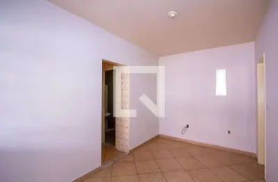 Casa com 3 quartos para alugar na Rua Otávio Mafra, Camarão, São Gonçalo