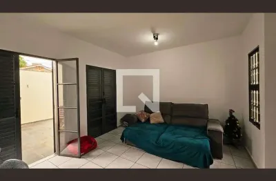 Casa com 3 quartos para alugar na Rua Ângelo Dárcio Bagne, Parque Residencial Eloy Chaves, Jundiaí