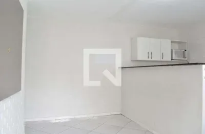 Casa com 1 quarto para alugar na Rua Rio Jaguaribe, Bairro Alto, Curitiba