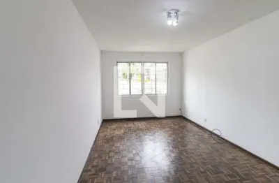 Casa com 3 quartos para alugar na Rua Heitor Baggio Vidal, Bairro Alto, Curitiba