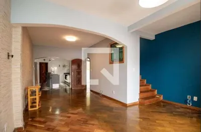 Casa com 3 quartos para alugar na Rua Iaçapé, Sapopemba, São Paulo