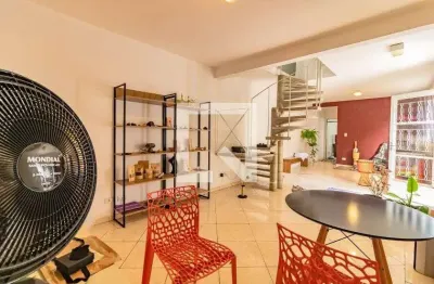 Casa com 3 quartos para alugar na Rua das Canjeranas, Jabaquara, São Paulo