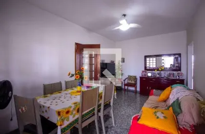 Casa com 2 quartos para alugar na Avenida Doutor Albino Imparato 1059 - Jardim Catarina São Gonçalo - Rj Brasil, Trindade, São Gonçalo