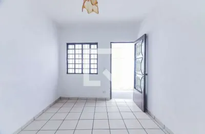 Casa com 2 quartos para alugar na Rua Otávio Durante, Parque Ipê, São Paulo