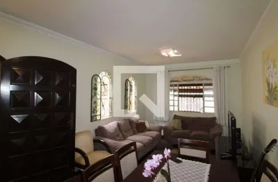 Casa com 3 quartos para alugar na Rua Basílio Stefani, Vila Roque, São Paulo