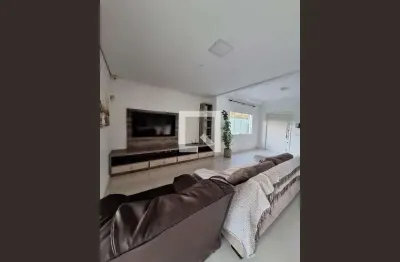 Casa com 3 quartos para alugar na Rua Rio Grande do Norte, Gramado, Cotia