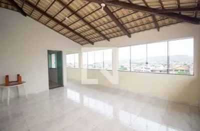 Casa com 2 quartos para alugar na Rua Eufrasia Augusta de Jesus, Santa Helena, Contagem