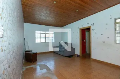 Casa com 3 quartos para alugar na Rua Coriolano, Vila Romana, São Paulo