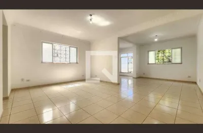 Casa com 3 quartos para alugar na Rua Otávio Spagnolo, Boqueirão, Santos