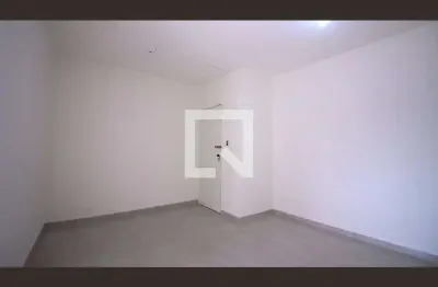 Casa com 2 quartos para alugar na Rua Costa Barros, Vila Alpina, São Paulo