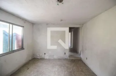 Casa com 2 quartos para alugar na Rua Roldão Gonçalves, Cabral, Nilópolis