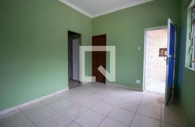 Casa com 1 quarto para alugar na Rua Anajas, Irajá, Rio de Janeiro