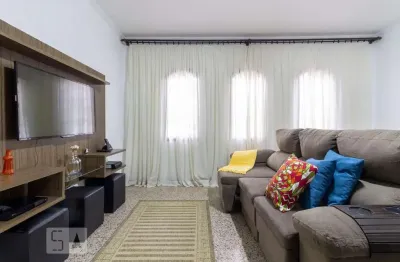 Casa com 3 quartos para alugar na Rua Francisco Chiarelli, Vila Jacuí, São Paulo