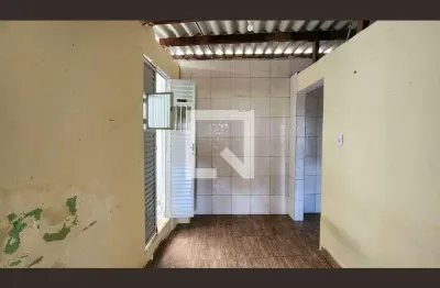 Casa com 1 quarto para alugar na Praça Alexandre Fernandes, Brotas, Salvador
