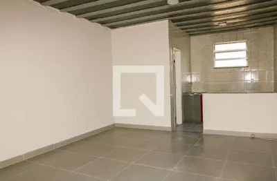 Casa em condomínio fechado para alugar na rua franco vaz, quintino bocaiúva, rio de janeiro por r$ 750