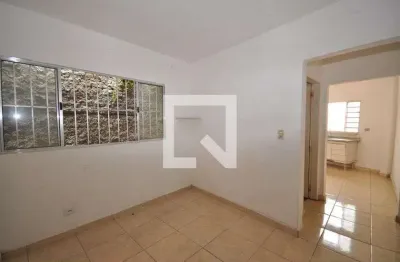 Casa com 2 quartos para alugar na Rua Doutor Valentim Bouças, Vila Mazzei, São Paulo
