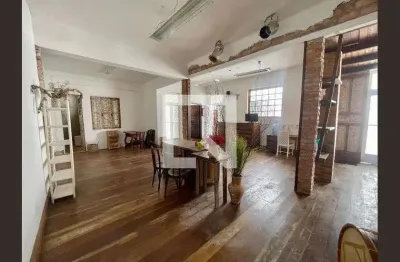 Casa com 2 quartos para alugar na Rua dos Oitis, Gávea, Rio de Janeiro