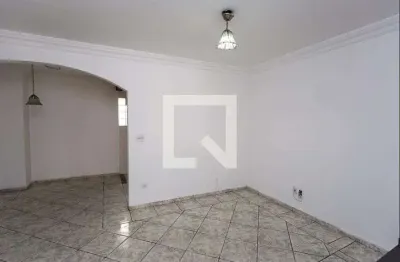 Casa com 2 quartos para alugar na Avenida ÁGua Funda, Campanário, Diadema
