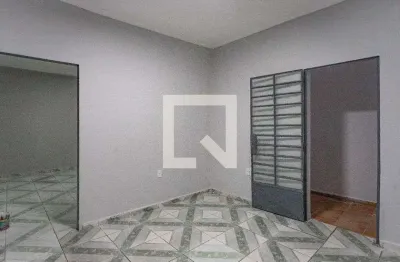 Casa com 3 quartos para alugar na Avenida Poeta Francisco das Chagas Fonseca, Serraria, Diadema