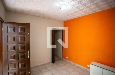 Casa com 2 quartos para alugar na Rua Macahuba, Campanário, Diadema