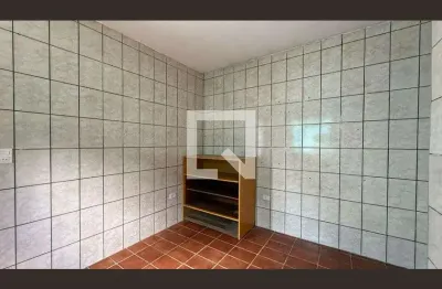 Casa com 1 quarto para alugar na Rua Carlos Navajas, Vila Maluf, Suzano