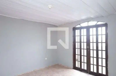 Casa com 2 quartos para alugar na Rua Ocidente, Jardim Robru, São Paulo