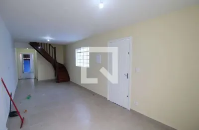 Casa com 3 quartos para alugar na Avenida Água Fria, Água Fria, São Paulo