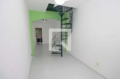 Casa com 2 quartos para alugar na Rua Teixeira de Carvalho, Piedade, Rio de Janeiro