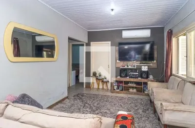 Casa com 2 quartos para alugar na Avenida 21 De Abril, Sarandi, Porto Alegre