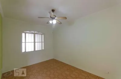 Casa com 2 quartos para alugar na Rua Baltazar Brum, Vila Ré, São Paulo