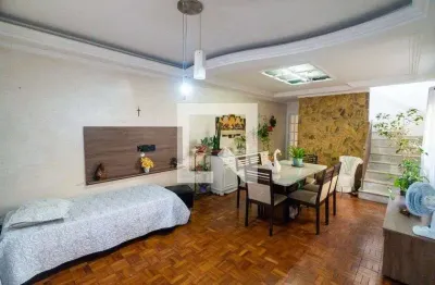Casa com 3 quartos para alugar na Avenida Pedro Bueno, Jabaquara, São Paulo