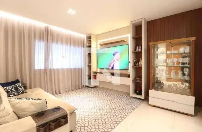 Casa com 3 quartos para alugar na Rua Barão de Ouro Preto, Pampulha, Uberlândia