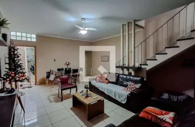 Casa com 3 quartos para alugar na Rua José Bento, Cambuci, São Paulo