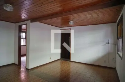 Casa com 3 quartos para alugar na Rua 9, Camboinhas, Niterói