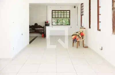 Casa com 5 quartos para alugar na Travessa Taquipe, Stiep, Salvador