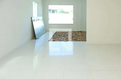 Casa com 4 quartos para alugar na Rua Guaraçaima, Piatã, Salvador