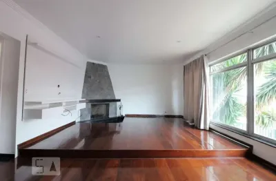 Casa com 3 quartos para alugar na Rua Lagoa Azul, Vila Diva, São Paulo